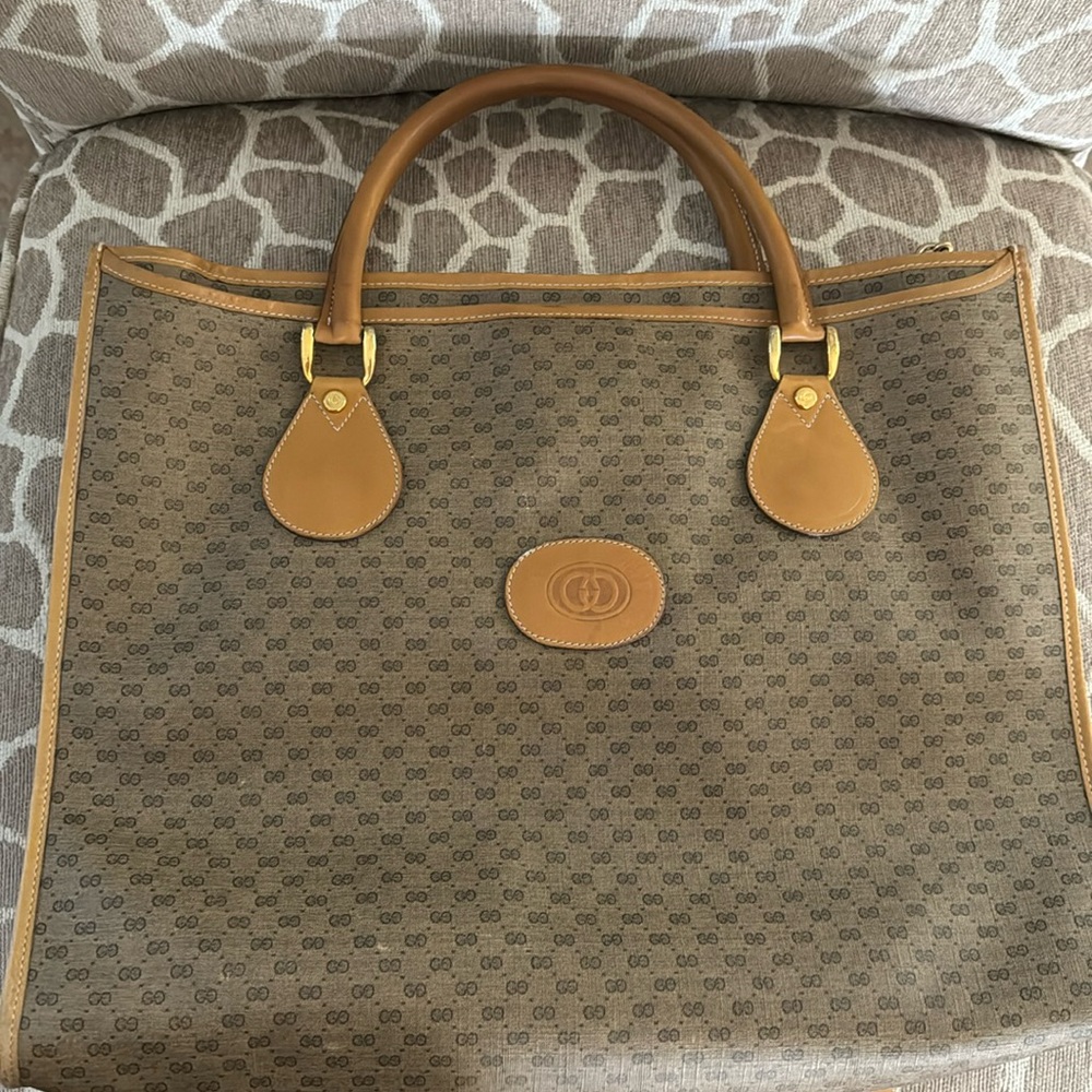 Gucci Vintage Beige Monogram
Canvas Large Tote Bag With Strap